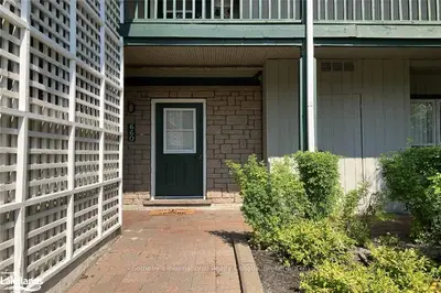 Condo Apartment in Collingwood