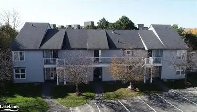 Condo Townhouse in Collingwood