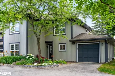 Condo Townhouse in Collingwood