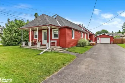 Detached in Clearview