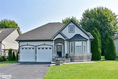 Detached in Wasaga Beach