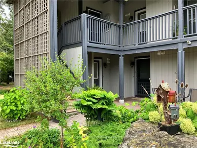 Condo Apartment in Collingwood