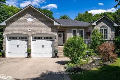 Detached in Wasaga Beach