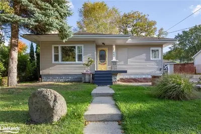 Detached in Midland