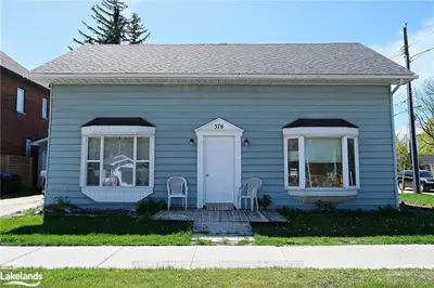 Condo Townhouse in Collingwood