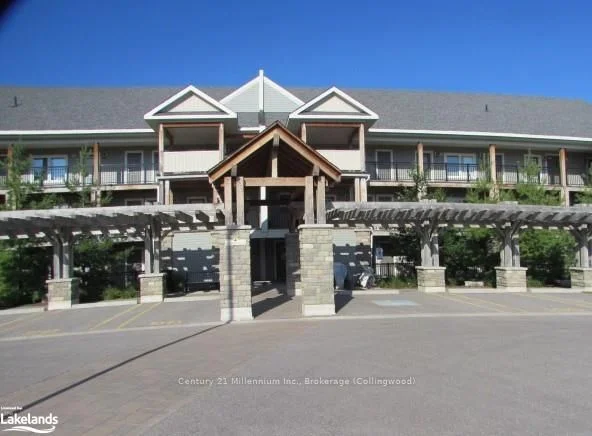 Condo Apartment in Collingwood