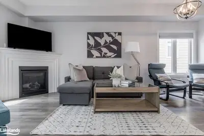 3 Hughes Street, Collingwood, On L9y 3z1