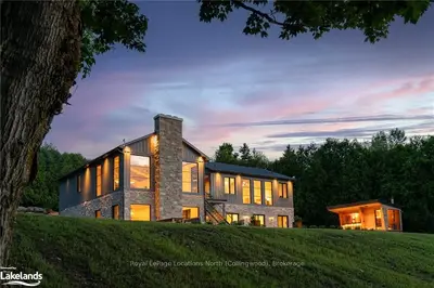 Detached in Clearview