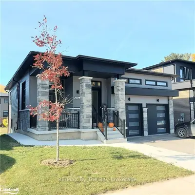 Detached in Wasaga Beach