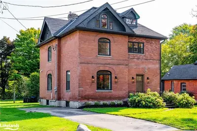 Detached in Clearview
