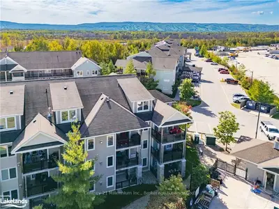 Condo Apartment in Collingwood
