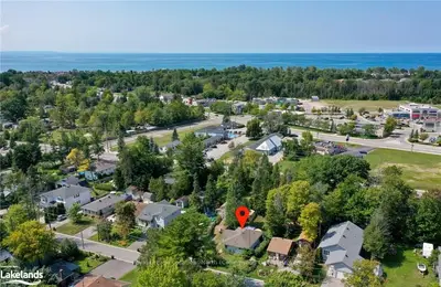 Detached in Wasaga Beach