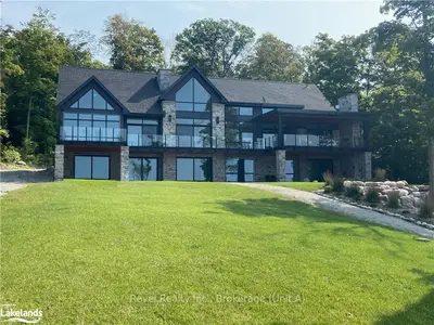 Detached in Tiny