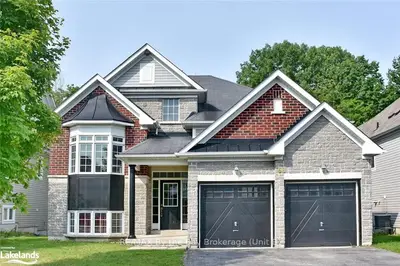 Detached in Wasaga Beach