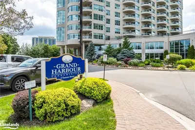 Condo Apartment in Barrie