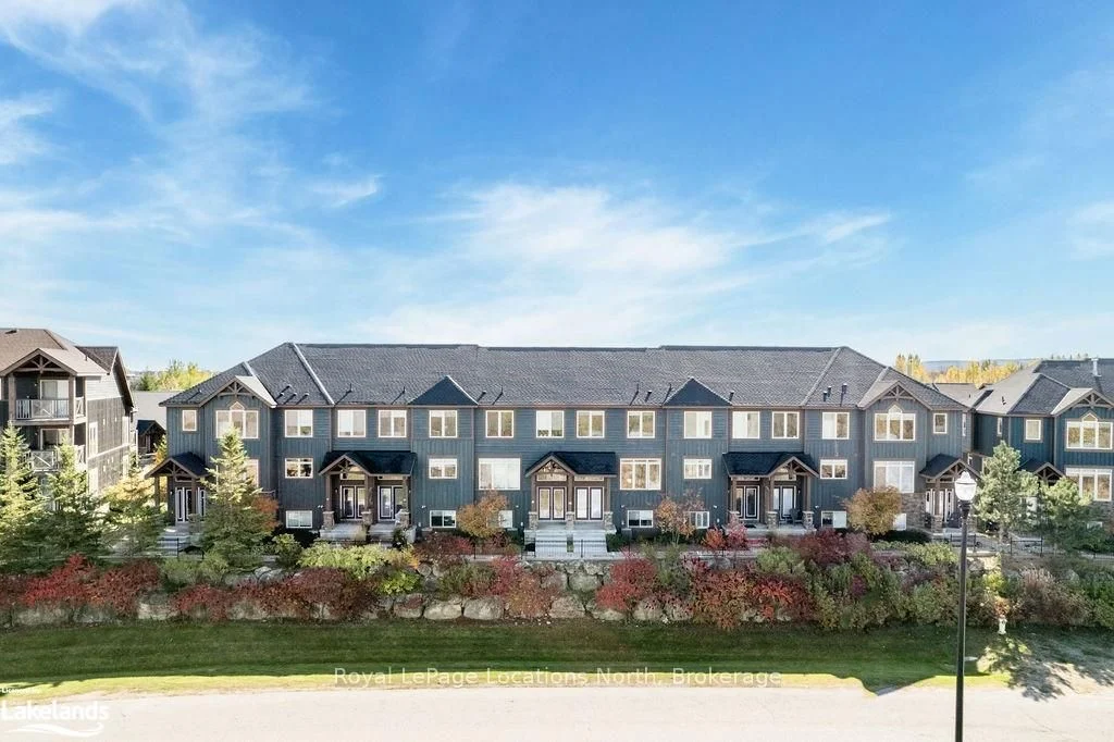 Condo Townhouse in Collingwood