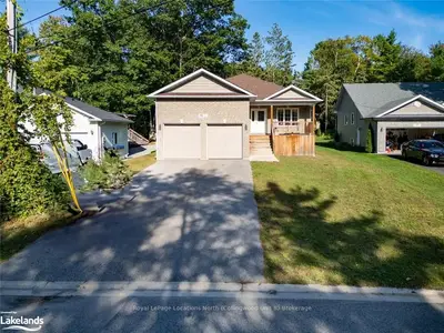 Detached in Wasaga Beach