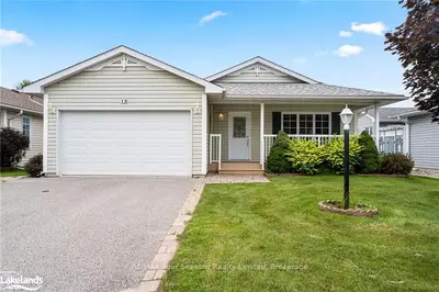Detached in Wasaga Beach