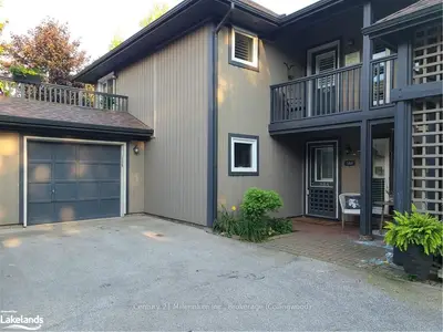 Condo Apartment in Collingwood