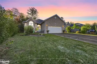 Detached in Wasaga Beach