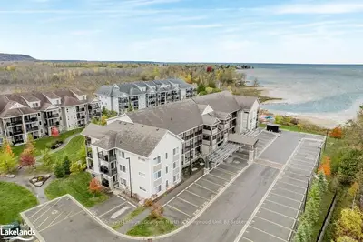 Condo Apartment in Collingwood