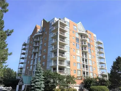 Condo Apartment in Collingwood