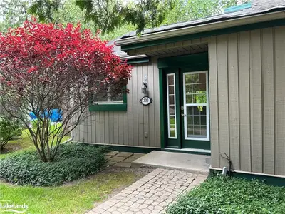 Condo Apartment in Collingwood