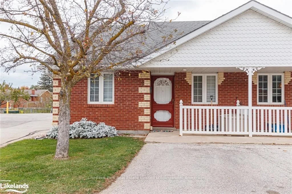 Condo Apartment in Collingwood