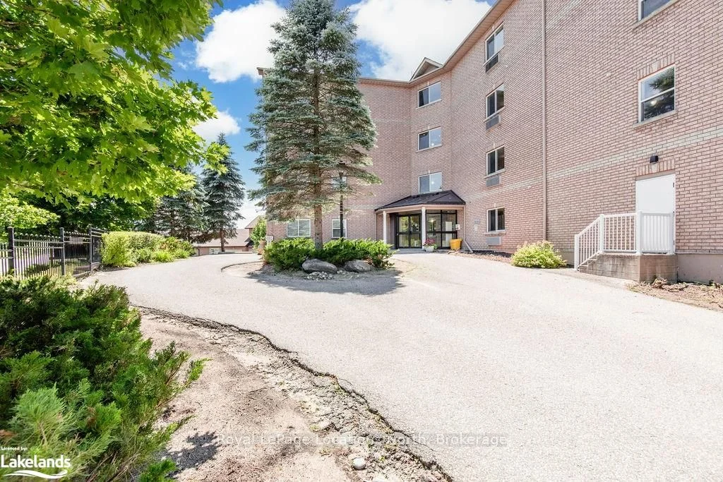 4 BECK Boulevard 205, Penetanguishene, ON L9M 2H3
