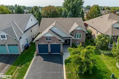 Detached in Wasaga Beach