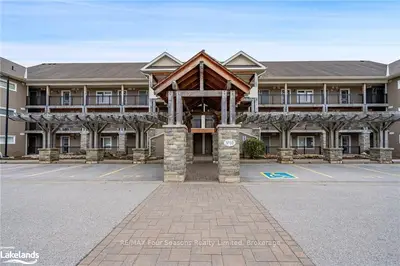 Condo Apartment in Collingwood
