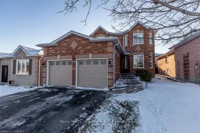 12 WISMER Avenue, Barrie, ON L4N 7X8