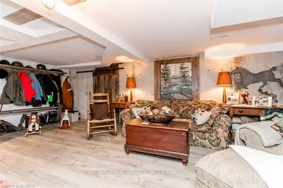 1042 Lakeshore Road E, Oro-medonte, On L0l 1t0
