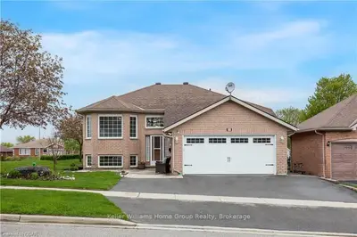 31 Charles Street, Penetanguishene, On L9m 2g6