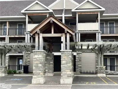 Condo Apartment in Collingwood