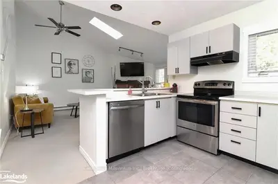 49 Trott Boulevard 194, Collingwood, On L9y 5b8
