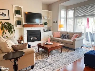 Condo Townhouse in Collingwood
