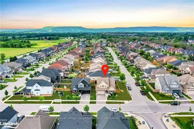 16 Portland Street, Collingwood, On L9y 0w9