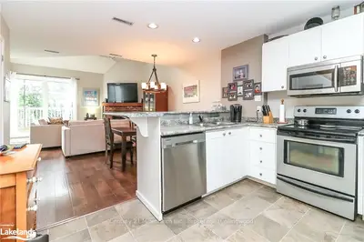 Condo Townhouse in Collingwood