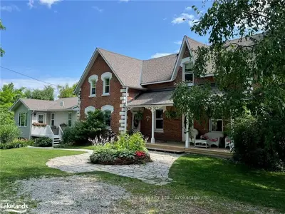 Detached in Clearview