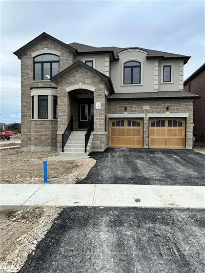 Detached in Clearview