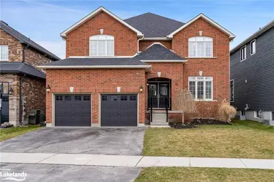 56 Lockerbie Crescent, Collingwood, On L9y 4s1