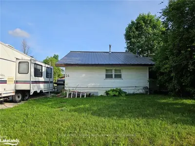 24 Downer Street, Collingwood, On L9y 3z1