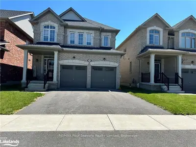 49 Portland Street, Collingwood, On L9y 3z6