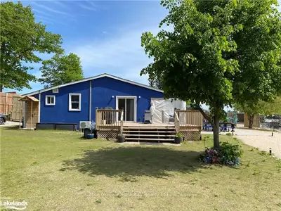 77, 79, 87 Mosley Street, Wasaga Beach, On L9z 2x1