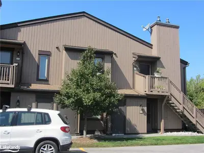 Condo Apartment in Collingwood