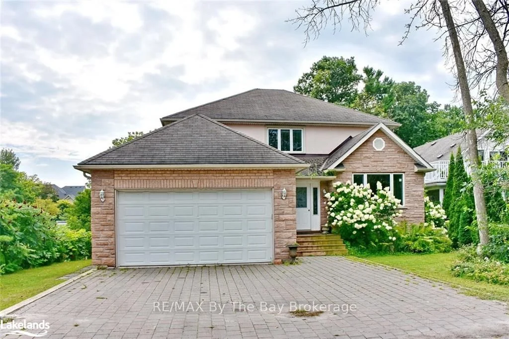 Detached in Wasaga Beach