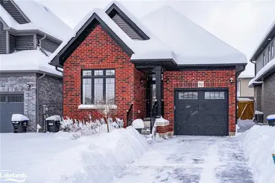 92 Mclean Avenue, Collingwood, On L9y 4b6