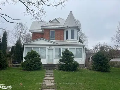 18 Robert Street E, Penetanguishene, On L9m 1l6