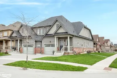 11 Robertson Street, Collingwood, On L9y 0x1